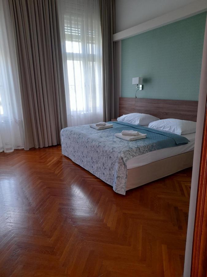 Rosenberg Kuria Bed & Breakfast Taplanszentkereszt Ngoại thất bức ảnh