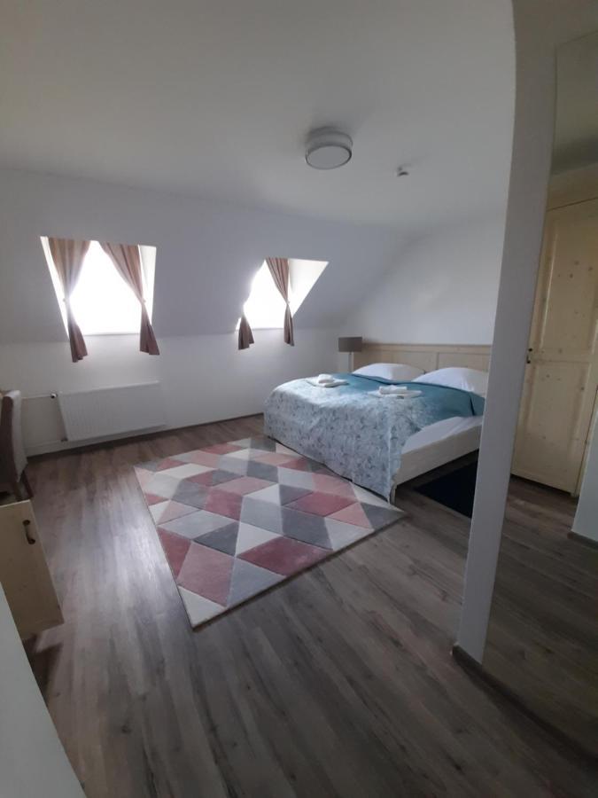 Rosenberg Kuria Bed & Breakfast Taplanszentkereszt Ngoại thất bức ảnh