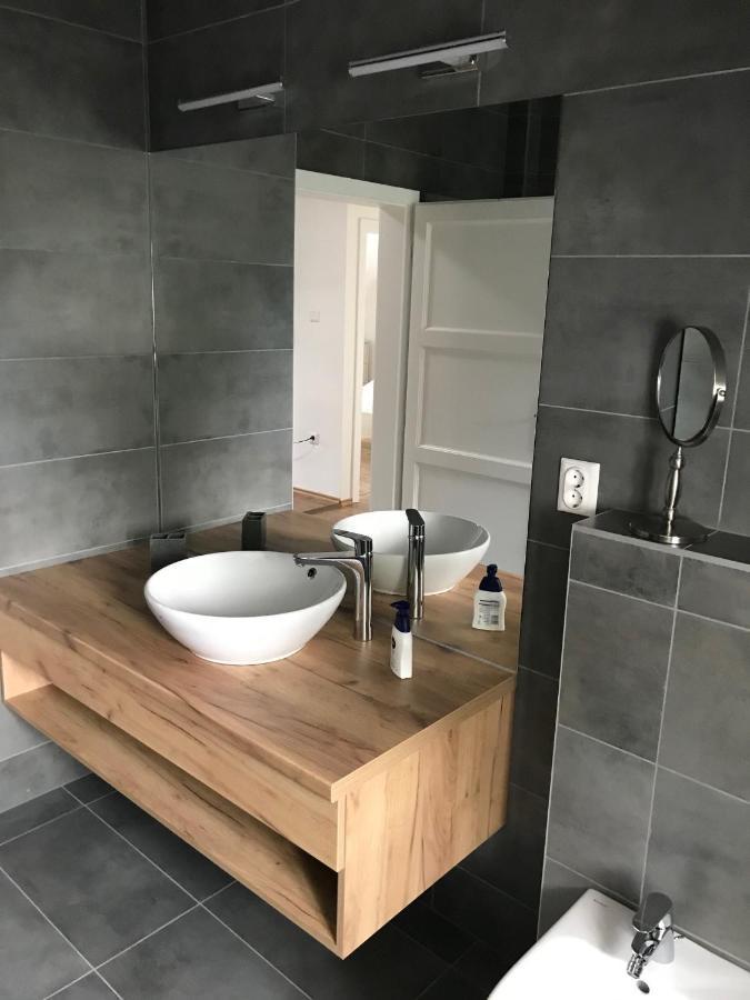 Rosenberg Kuria Bed & Breakfast Taplanszentkereszt Ngoại thất bức ảnh