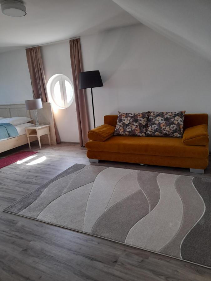 Rosenberg Kuria Bed & Breakfast Taplanszentkereszt Ngoại thất bức ảnh